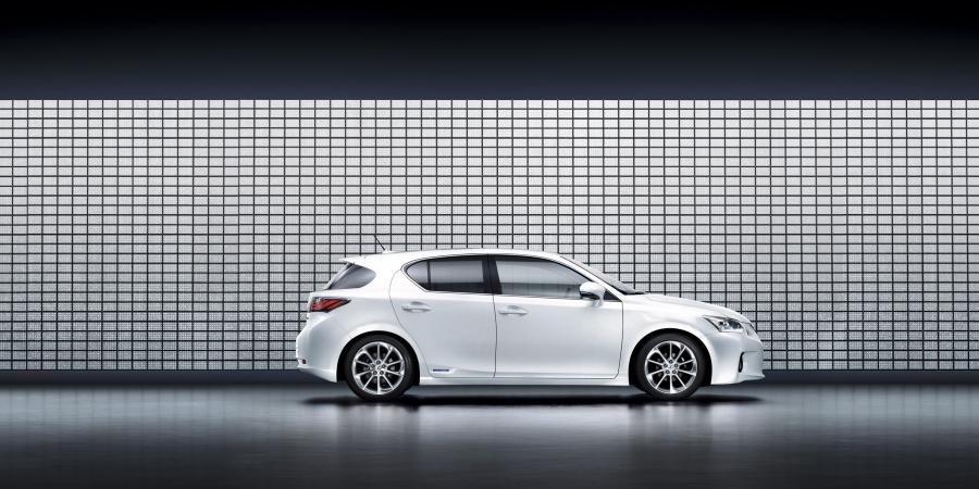  Lexus CT200h 2010 года  (фото 49 из 266)